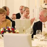 Ex-Kanzlerin Angela Merkel und König Charles waren beim Bankett im regen Plausch zu beobachten