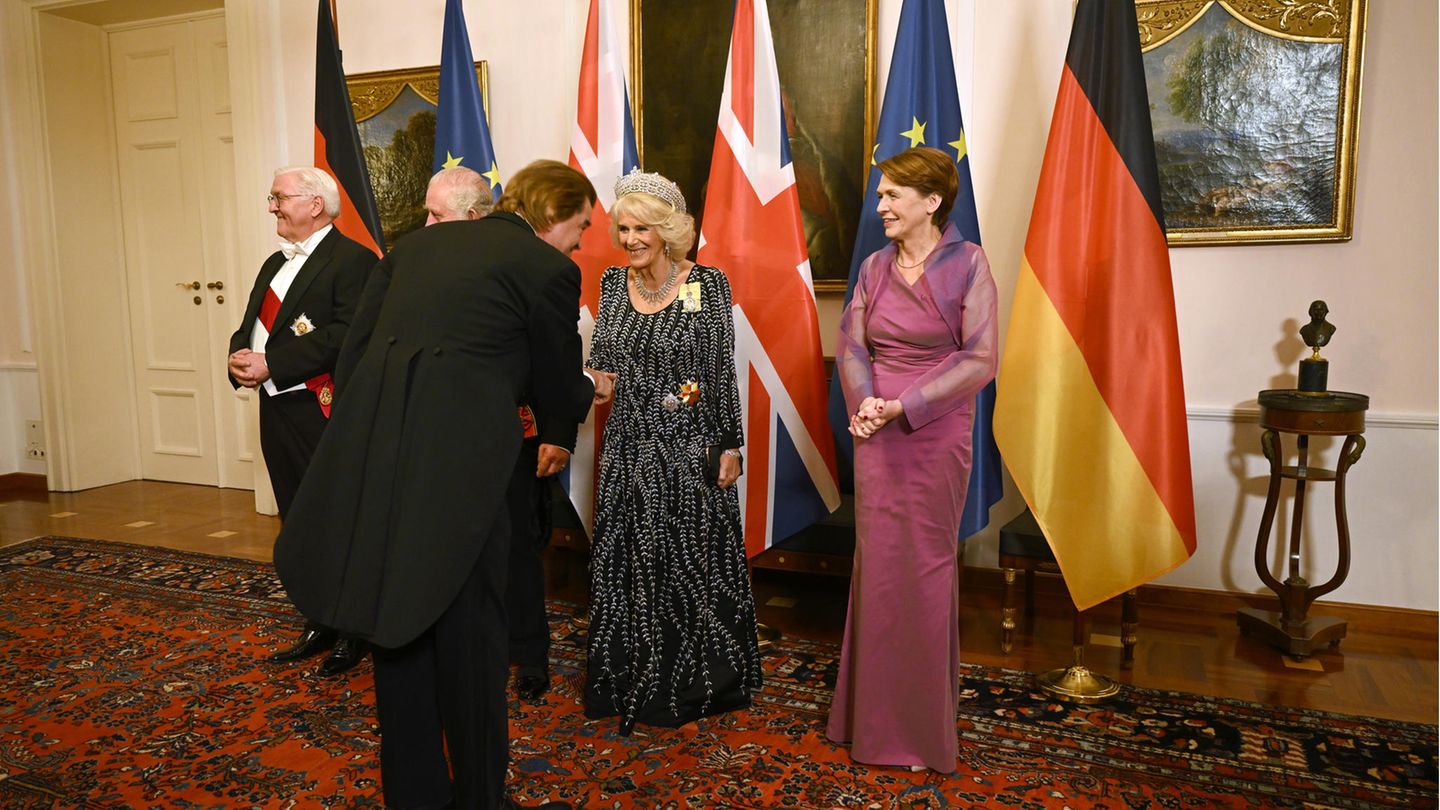 Dresscode für die Herren war der Frack, in dem auch Punkrock-Sänger Campino erschien.