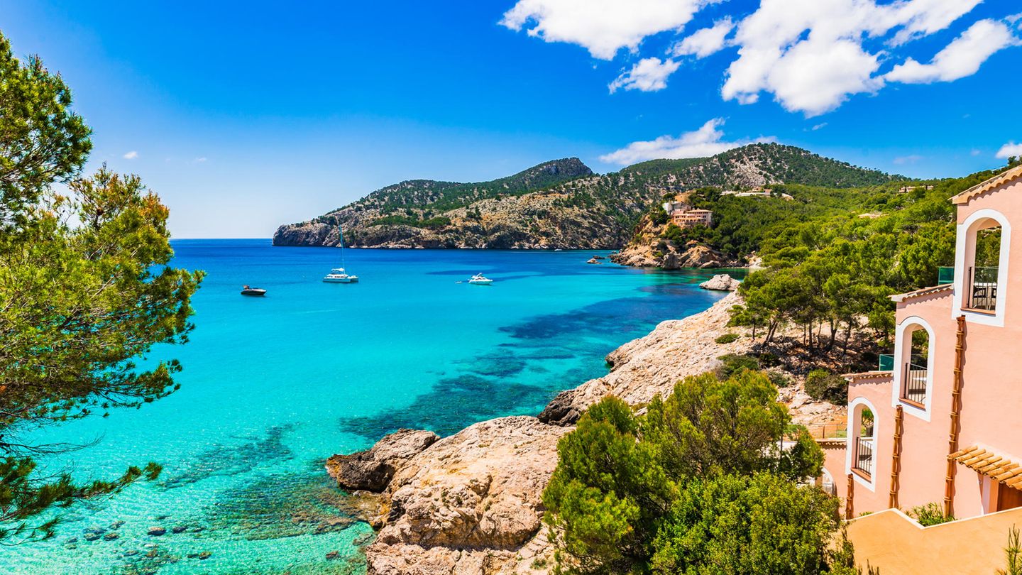 Mallorca ist laut mehreren Umfragen nach wie vor das beliebteste Reiseziel der Deutschen. Auch ChatGPT scheint den Trend erkannt zu haben. Die KI schreibt über Spanien: "Berühmt für seine Strände, Nachtleben, Geschichte und Kultur sowie die Städte Barcelona und Madrid."