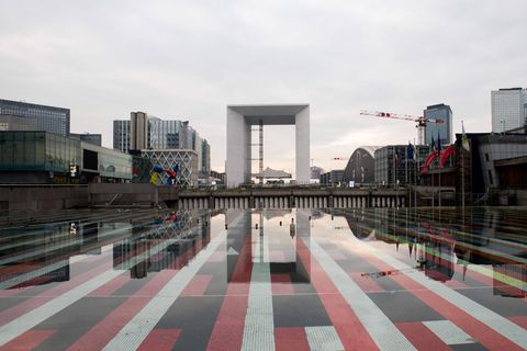 Im Pariser Bankenviertel La Defense schlugen Fahnder diese Woche zu