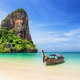 "Ein Paradies für Strandliebhaber, mit köstlicher Küche, freundlichen Menschen und exotischen Landschaften" – so beschreibt ChatGPT eines der beliebtesten Reiseziele in Südostasien: Thailand. 