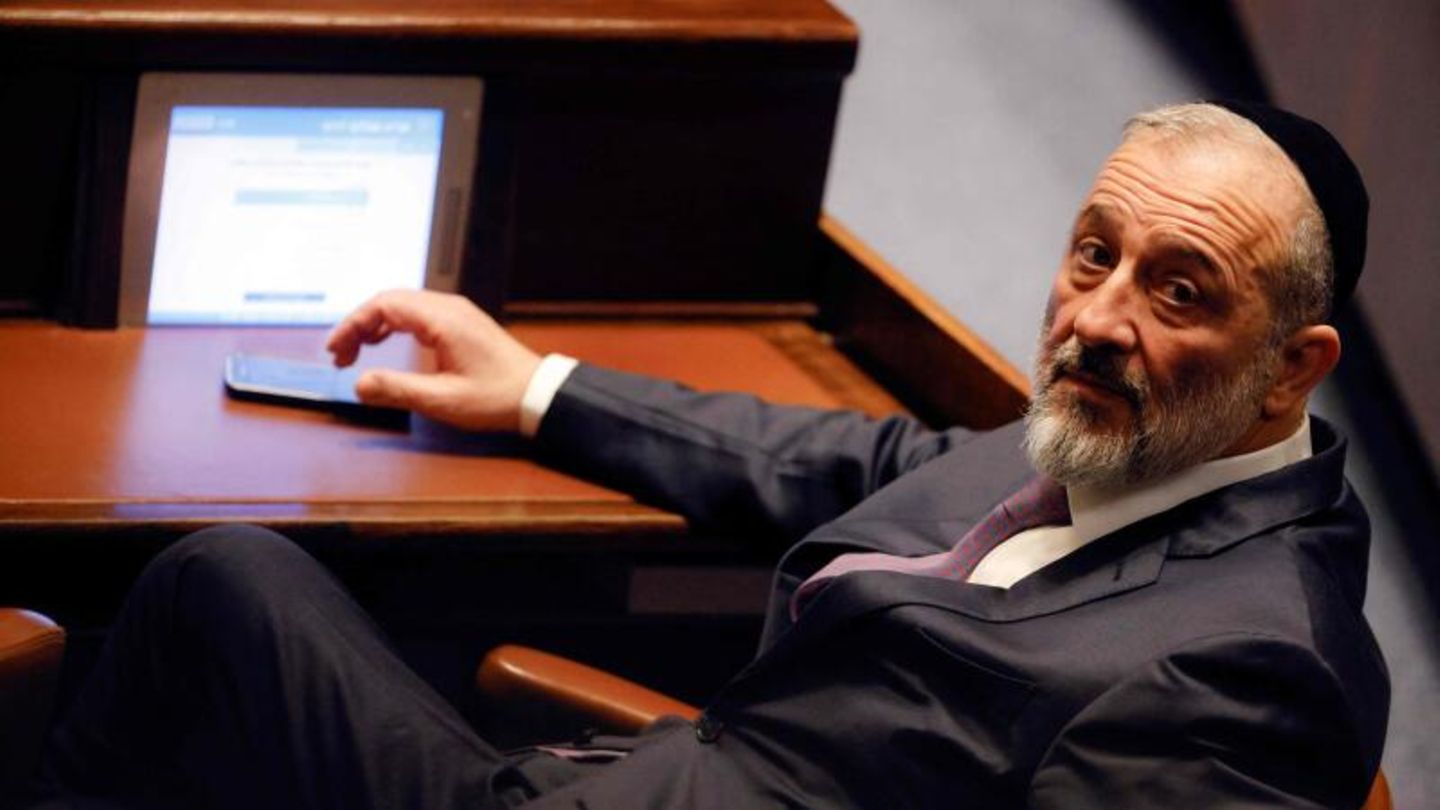 Der Gierige Gesundhetisminister Arje Deri