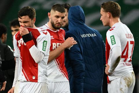 1. FC Köln: Jonas Hector (v.l.r.), Jeff Chabot und Mathias Olesen nach der 0:2-Niederlage gegen den VfL Bochum