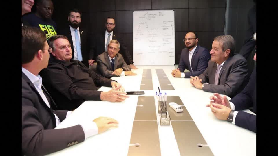 Video: Brasilien: Ex-Präsident Bolsonaro kehrt in Heimat zurück - und keilt erneut gegen Lula