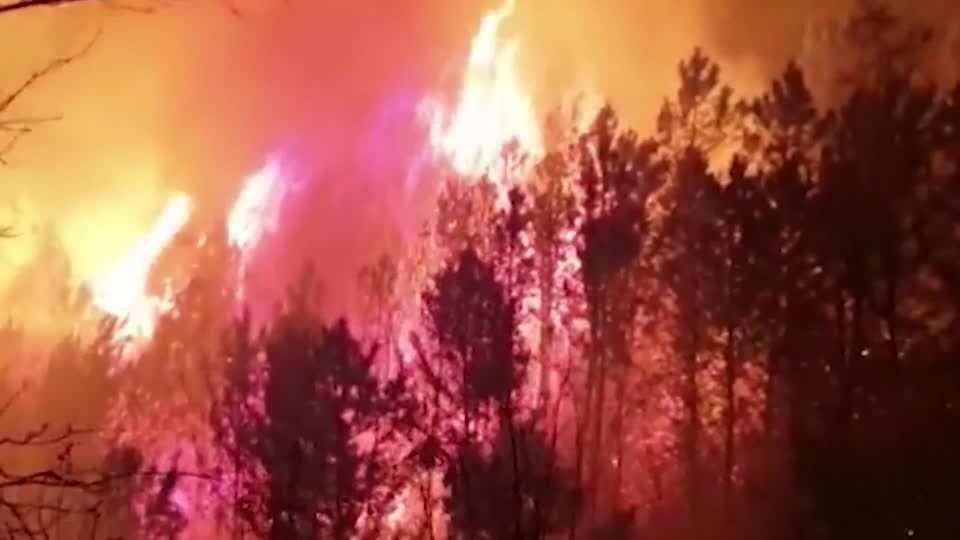 Video: Zahlreiche Waldbrände in Spanien