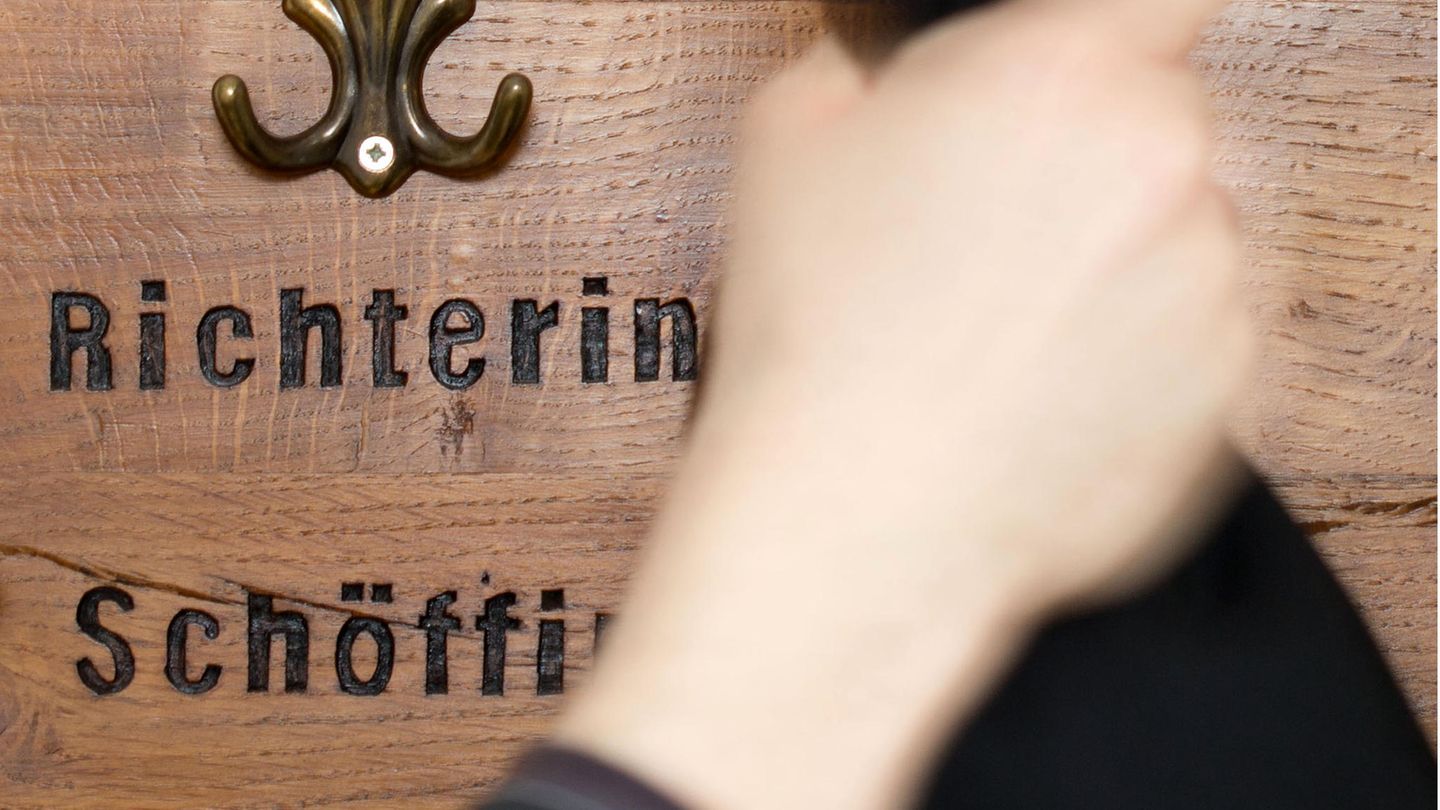Bewerbung als Laienrichter: Droht eine Unterwanderung von Rechts im Schöffengericht? Droht eine Unterwanderung von Rechts im Schöffengericht?