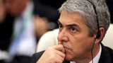 Der Ministerpräsident Portugals von 2005 bis 2011 musste Ende 2014 für neun Monate in Untersuchungshaft. Gegen den Sozialisten wurde wegen Korruption, Steuerbetrug und Geldwäsche ermittelt. Drei Jahre später wurde Anklage wegen Bestechung, Urkundenfälschung, Steuerbetrug und Geldwäsche erhoben. Sócrates bestritt die Vorwürfe. 2021 wurde dann der Weg für den Gerichtsprozess freigemacht – allerdings nur wegen Geldwäsche und Urkundenfälschung. Anklagen wegen Korruption wurden vom Richter fallengelassen. 
