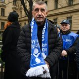 Die sogenannte "Storchennest-Affäre" brachte dem ehemaligen Premier der Tschechischen Republik eine Anklage ein. Mitte 2021 empfahl die Polizei eine Anklage gegen Babiš. Dem damaligen Regierungschef wurde vorgeworfen, 2008 Fördergelder für das Luxusressort "Storchennest" erschlichen zu haben. Im März 2022 klagte die Staatsanwaltschaft den Multimillionär Babiš im Fall "Storchennest" dann wegen Subventionsmissbrauchs an; im September begann der Prozess in Prag. Im Januar 2023 erfolgte ein Freispruch. Der Populist Babiš bezeichnete den Prozess als "politisch". 