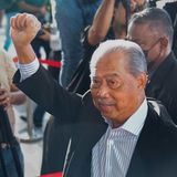 Ein neuerer Fall: Mitte März 2023 wurde gegen den früheren Ministerpräsidenten von Malaysia, Muhyiddin Yassin, Anklage wegen Amtsmissbrauch und Geldwäsche erhoben. Der 75-Jährige wies die Anschuldigungen zurück. Muhyiddin ist nach Ex-Ministerpräsident Najib Razak bereits der zweite frühere Regierungschef Malaysias, gegen den Ermittlungen eingeleitet wurden. Najib Razak, der von 2009 bis 2018 im Amt war, war wegen Machtmissbrauchs, Untreue und Geldwäsche verurteilt worden. Er verbüßt derzeit eine zwölfjährige Haftstrafe. Muhyiddin war zwischen 2020 und 2021 Regierungschef. Ihm droht eine lange Haftstrafe.