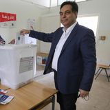 Nach der verheerenden Explosion in der libanesischen Hauptstadt Beirut erließ im Juli 2021 ein Ermittlungsrichter Anklage gegen den geschäftsführenden Regierungschef. Ihm wurde laut Medienberichten Mordabsicht sowie Fahrlässigkeit vorgeworfen. Bereits im Dezember des Vorjahres wurde Diab angeklagt, gemeinsam mit anderen ehemaligen Ministern. Im Januar 2023 wurde dann erneut Anklage erhoben, nachdem ein Richter die stillgelegten Ermittlungen wieder aufnahm.   Bei der Explosion in einem Lager im Hafen der Hauptstadt kamen mehr als 190 Menschen ums Leben, Tausende wurden verletzt.