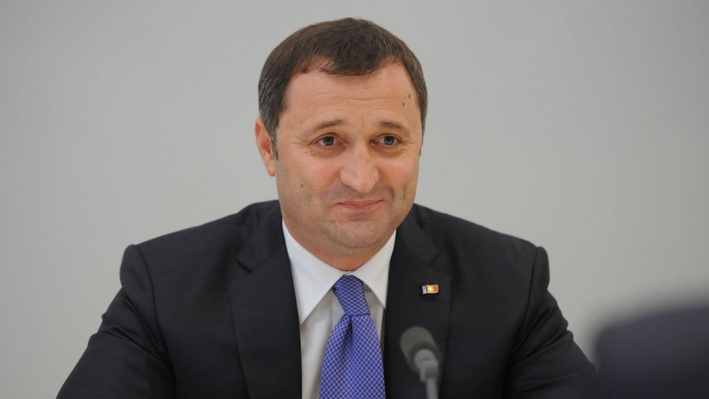 Vlad Filat Im Juni 2016 wurde der ehemalige Regierungschef Moldaus zu neun Jahren Gefängnis verurteilt. Er war wegen Machtmissbrauchs angeklagt. Ein Gericht sah es als erwiesen an, dass Filat an der Veruntreuung von insgesamt einer Milliarde US-Dollar (rund 900 Millionen Euro) bei drei Banken beteiligt war. Filat war von 2009 bis 2013 im Amt.