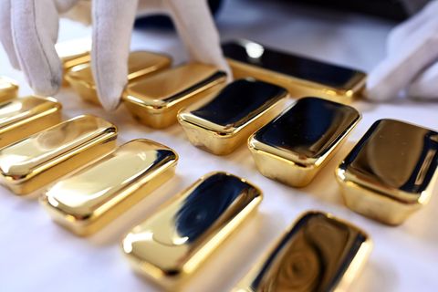 Frisch gegossene Goldbarren
