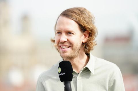 Formel-1-Weltmeister Sebastian Vettel auf einer Pressekonferenz zur Schaffung von Lebensräumen für Bienen