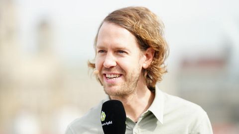 Formel-1-Weltmeister Sebastian Vettel auf einer Pressekonferenz zur Schaffung von Lebensräumen für Bienen