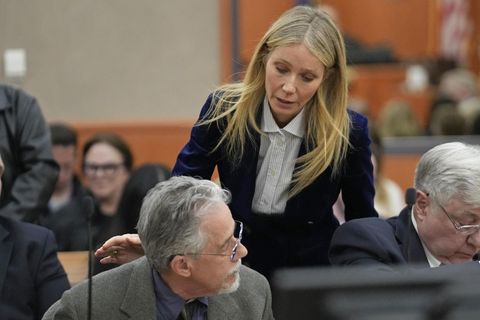 Gwyneth Paltrow spricht nach dem Prozess mit dem Geschädigten, Terry Sanderson