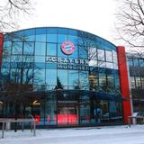 Die FC Bayern AG freute sich zuletzt an ihrem Sitz in der Säbener Straße über einen Umsatz von 665,7 Millionen Euro im Geschäftsjahr 2021/22. Damit liegen die Münchner weit vor ...