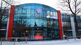 Die FC Bayern AG freute sich zuletzt an ihrem Sitz in der Säbener Straße über einen Umsatz von 665,7 Millionen Euro im Geschäftsjahr 2021/22. Damit liegen die Münchner weit vor ...