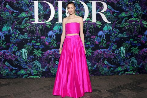 Beatrice Borromeo Casiraghi in Knallpink bei der Dior-Fashionshow in Mumbai