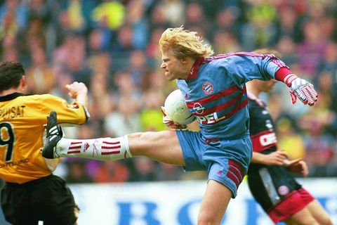Oliver Kahn mit dem Kung Fu-Tritt