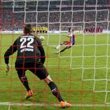 Wieder Pokal, wieder Spannung: Im DFB-Pokal-Halbfinale am 28. April 2015 gab es auch nach 120 Minuten noch keinen Sieger. Für die Bayern wurde das Elfmeterschießen zum Fiasko. Sowohl Philipp Lahm als auch Xabi Alonso rutschten beim Schuss aus, auch Mario Götze und Manuel Neuer konnten den Ball nicht im Tor unterbringen. Der BVB zog ins Finale ein.