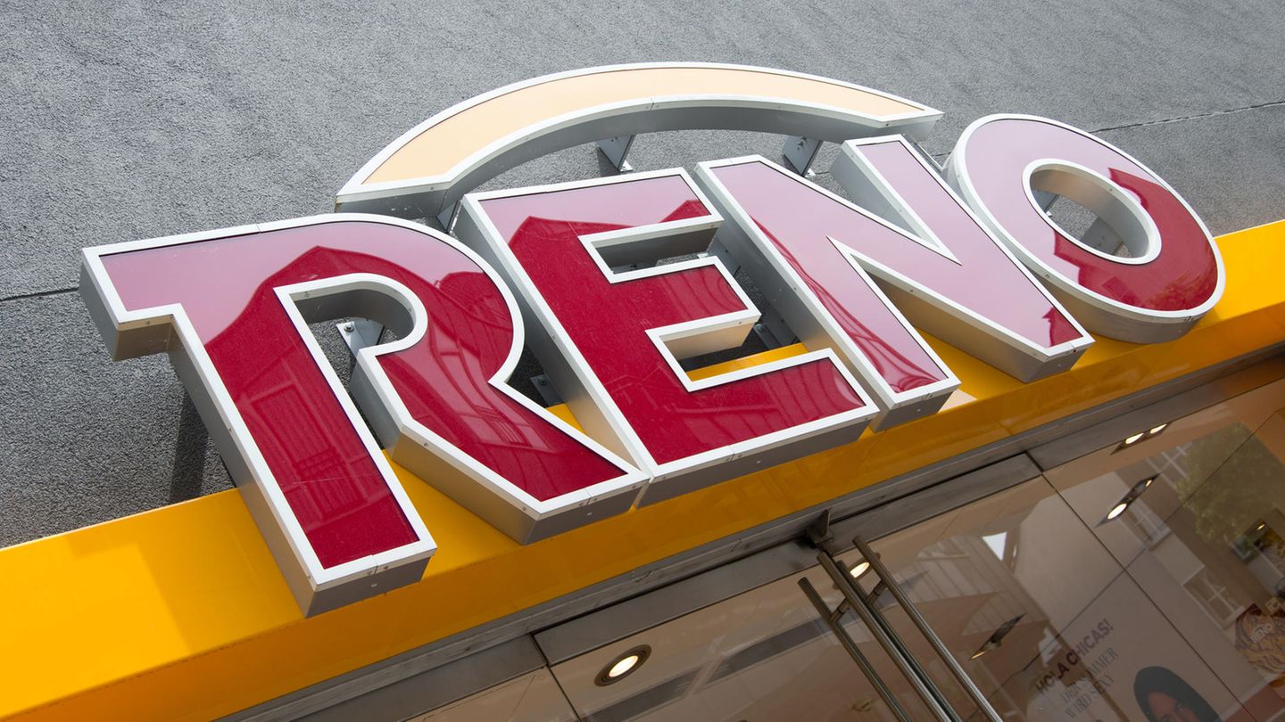 Reno Der Osnabrücker Schuhhändler Reno hat Ende März 2023 Insolvenz angemeldet. Ein halbes Jahr zuvor hatte noch ein neuer Eigentümer übernommen, um das kriselnde Unternehmen wieder auf Kurs zu bringen. Reno betrieb zum Zeitpunkt der Insolvenzmeldung nach eigenen Angaben rund 180 Filialen und beschäftigte 1000 Mitarbeitende. Ende April meldeten auch die Tochtergesellschaften in Österreich und der Schweiz Insolvenz an. Der Verkauf an einen Investor gelang in den Folgemonaten nicht, Konkurrenten übernahmen lediglich einige wenige Filialen.