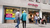 Der baden-württembergische Modehändler Orsay musste nach Schutzschirmverfahren und Insolvenz Mitte 2022 alle Läden schließen und fast alle der rund 2500 Angestellten entlassen. Ende 2022 wurde die Marke an einen tschechischen Investor verkauft.