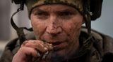 Soldat macht Raucherpause