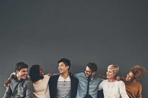 Millennials konzentrieren sich oft auf Freundschaften, statt auf Liebesbeziehungen.
