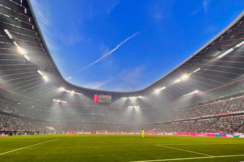 Fußball-Bundesliga: FC Bayern München gegen Borussia Dortmund – Bild aus dem Innenraum des Münchner Stadions