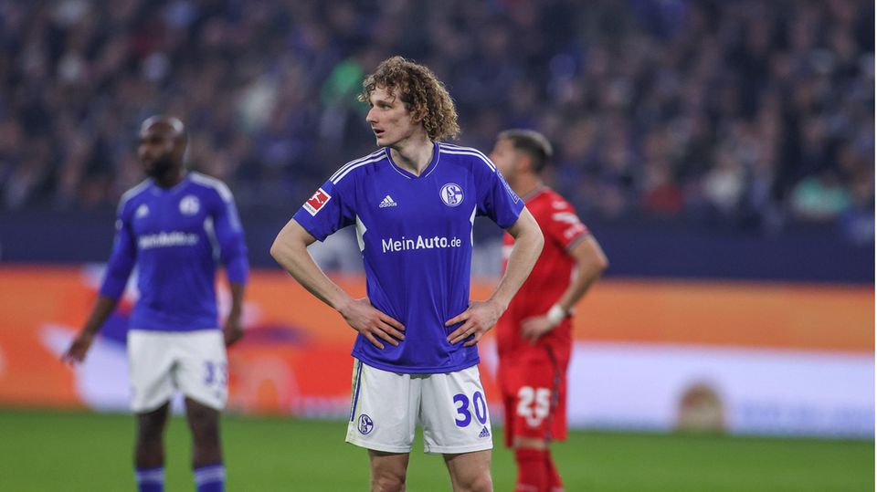 Blau-weiße Ernüchterung: Alex Kral hat mit dem Schalke 04 in der Fußball-Bundesliga erneut verloren