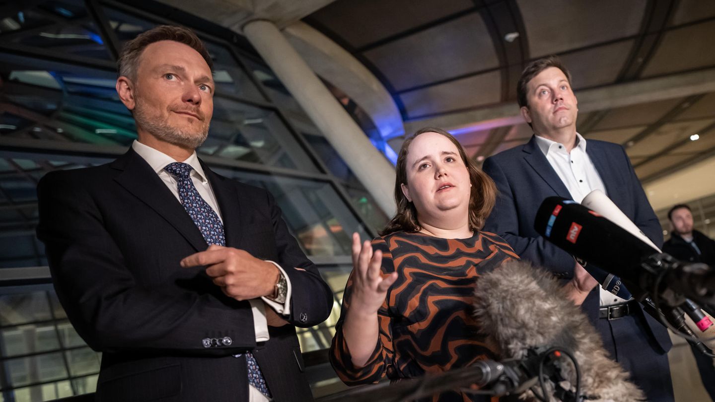 Christian Lindner (l.), Ricarda Lang und Lars Klingbeil: Parteichefs von FDP, Grünen und SPD nach de Koalitionsausschuss