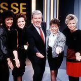 Moderator Wim Thoelke mit seinen Assistentinnen