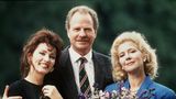 Iris Berben, Friedrich von Thun und Christiane Hörbiger (l-r) waren die Stars der ZDF-Serie "Das Erbe der Guldenburgs". Die Serie lief von 1987 bis 1990 und war eine der erfolgreichsten deutschen Fernsehserien der damaligen Zeit. Thema war das Leben der deutschen Adelsfamilie von Guldenburg. Kritiker nannten die Serie "die deutsche Antwort auf 'Dallas' und 'Denver Clan'".