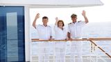 Urlaubsflair auf den heimischen Fernsehbildschirm bringt das "Zweite" seit 1981. Das "Traumschiff" reist zu immer neuen sonnigen und warmen Ferienorten, während es an Bord zwischen den Passagieren und der Besatzung zu lustigen und spannenden Verwicklungen. Chefsteward Victor (Sascha Hehn) zählt zu den bekanntesten Gesichtern der Serie. 2014 wurde er Kapitän (Foto, r, gemeinsam mit Heide Keller und Nick Wilder). Heute steuert Florian Silbereisen das "Traumschiff". 