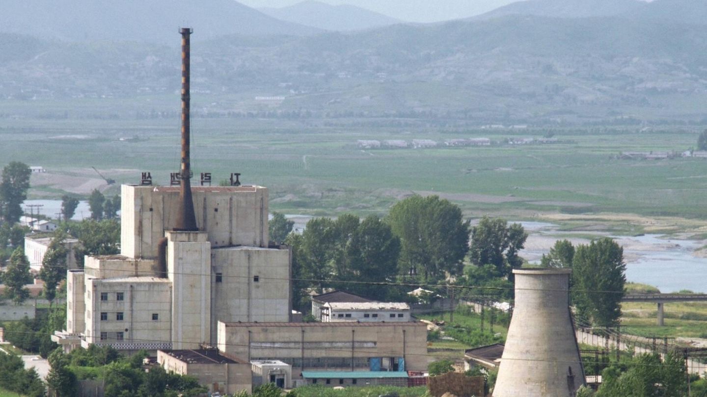 US experts: North Korea increases activity at controversial reactor complex