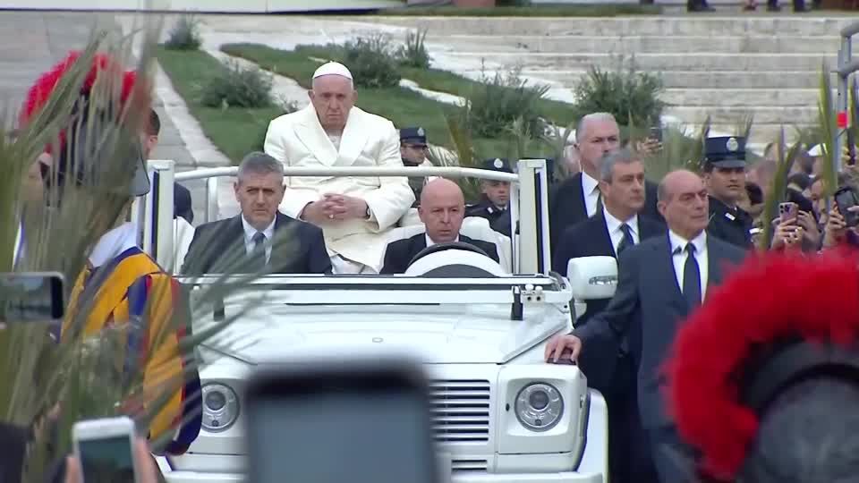 Video: Papst dankt Gläubigen bei Palmsonntagsmesse Video: Papst dankt Gläubigen bei Palmsonntagsmesse