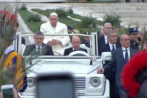 Video: Papst dankt Gläubigen bei Palmsonntagsmesse