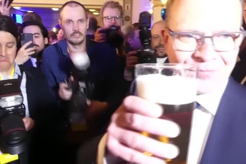 Video: Finnland steht vor Regierungswechsel - Wahlschlappe für Marin