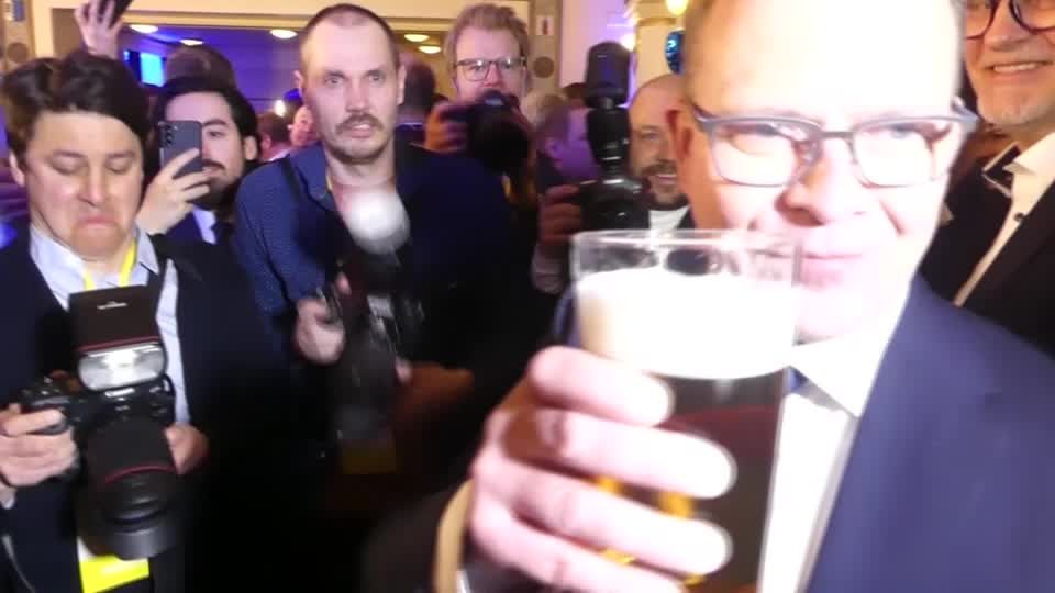 Video: Finnland steht vor Regierungswechsel - Wahlschlappe für Marin Video: Finnland steht vor Regierungswechsel - Wahlschlappe für Marin