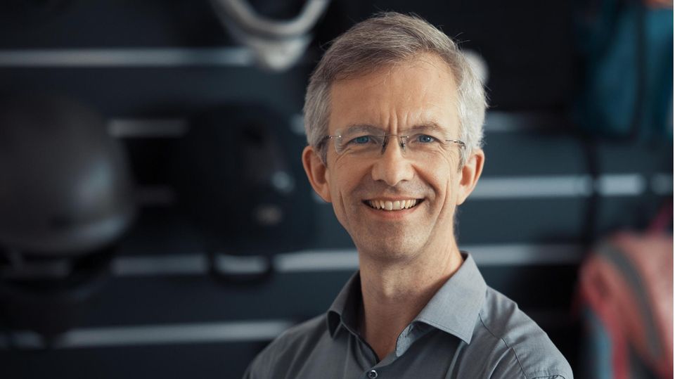 Joachim Fiedlers innovative Verschlusssysteme geben nicht nur Flaschen Halt. Er hatte die Idee dazu, weil er den Druckknopf an seinem Cellokasten hasste
