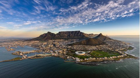 Berühmtes Panorama mit Berg und Meer: Kapstadt, Südafrika