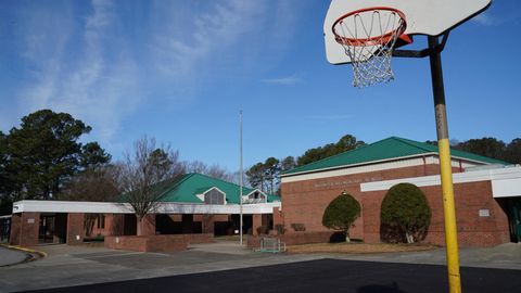 Die Richneck Grundschule in Newport News, Virginia