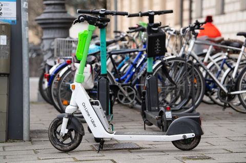 E-Scooter an einer Straße