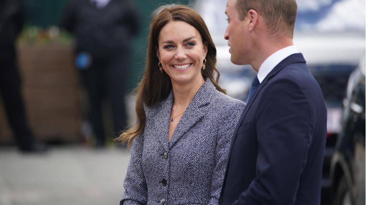 Kate and William delight fan with personal card