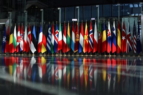 Die Flaggen der Mitgliedsstaaten im Nato-Hauptquartier in Brüssel