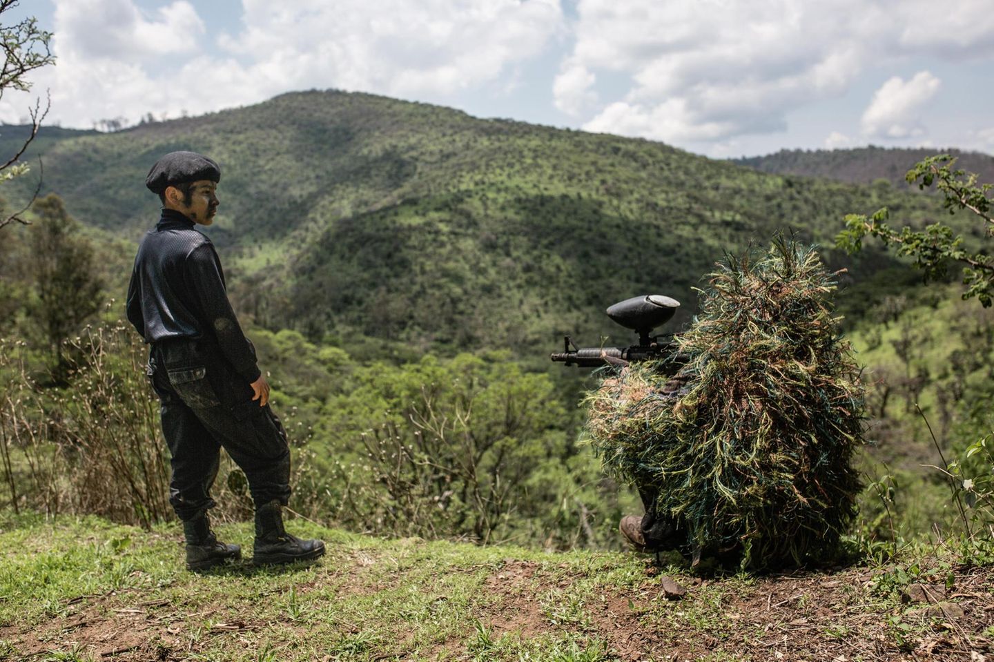Mexiko: Die Heimat, ein Feindesland: Im mexikanischen Bundesstaat Michoacán ist der Terror der Drogenbanden Alltag. Die Mitglieder der Kindermiliz "Guerreros Aztecas" lernen deshalb früh das Kämpfen Die Heimat, ein Feindesland: Im mexikanischen Bundesstaat Michoacán ist der Terror der Drogenbanden Alltag. Die Mitglieder der Kindermiliz "Guerreros Aztecas" lernen deshalb früh das Kämpfen
