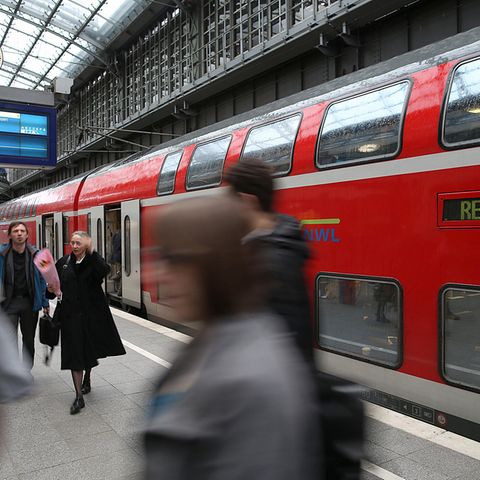 Nicht überall, wo Regionalexpress draufsteht, dürfen Nutzerinnen und Nutzer des Deutschlandtickets einfach so einsteigen.