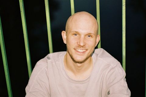 Tobias Tullius hat über 200 Sensoren in seiner Wohnung in Leipzig. Sein Smarthome hat ihn auf Social Media bekannt gemacht.