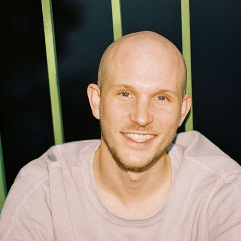 Tobias Tullius hat über 200 Sensoren in seiner Wohnung in Leipzig. Sein Smarthome hat ihn auf Social Media bekannt gemacht.