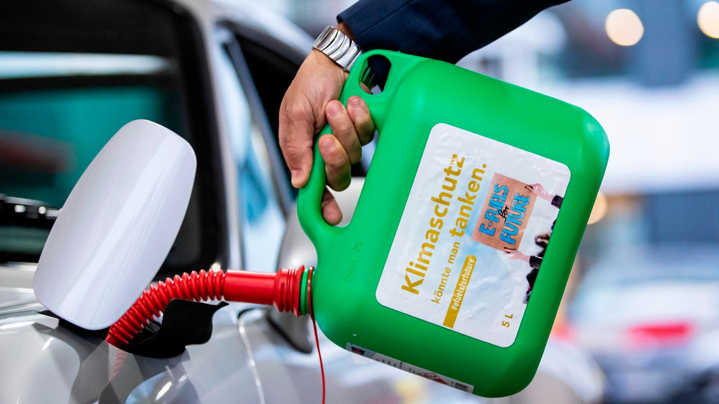 EFuels sollen den Verkehr klimafreundlicher machen. Forscher warnen